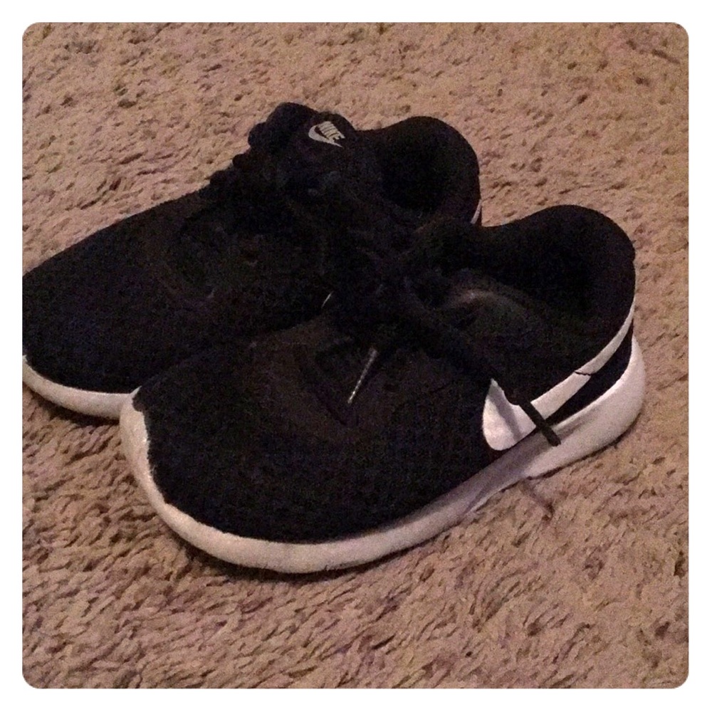 Boys Sz 10.5 Nike Tennis Shoes